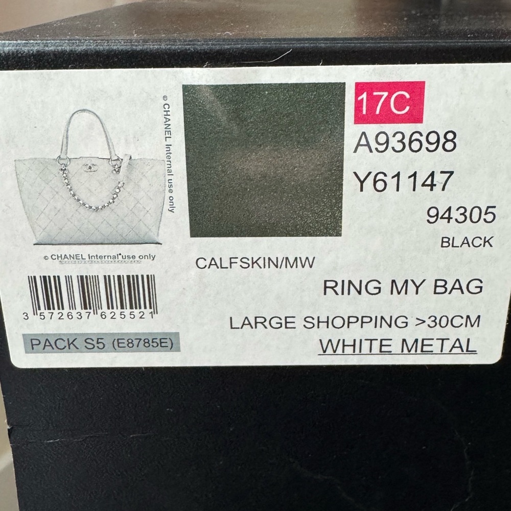 Chanel 17C Ring My Bag Tote in Black calfskin with silver hardware - Picture 2 of 13